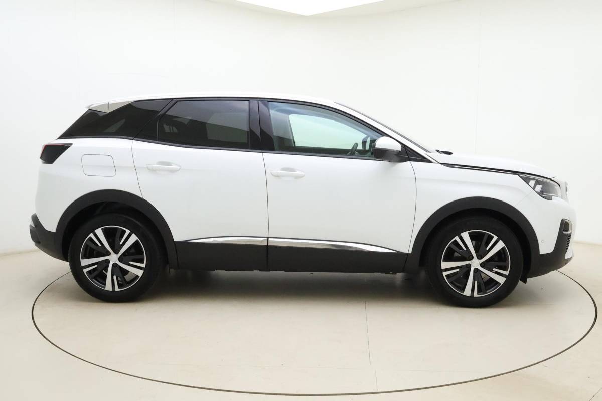 Peugeot 3008 Peugeot 3008 1.2 PureTech Allure | 130PK | Trekhaak | Stoelverwarming | Parkeercamera | Parkeersensoren Voor & Achter |