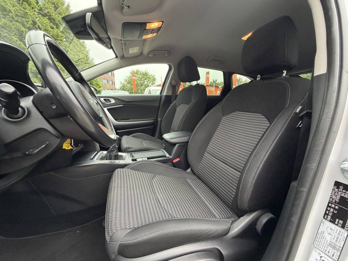 Kia Ceed Sportswagon Kia Ceed Sportswagon 1.0 T-GDi DynamicLine | Camera | Carplay | Navi | Rijklaar met beurt & garantie!