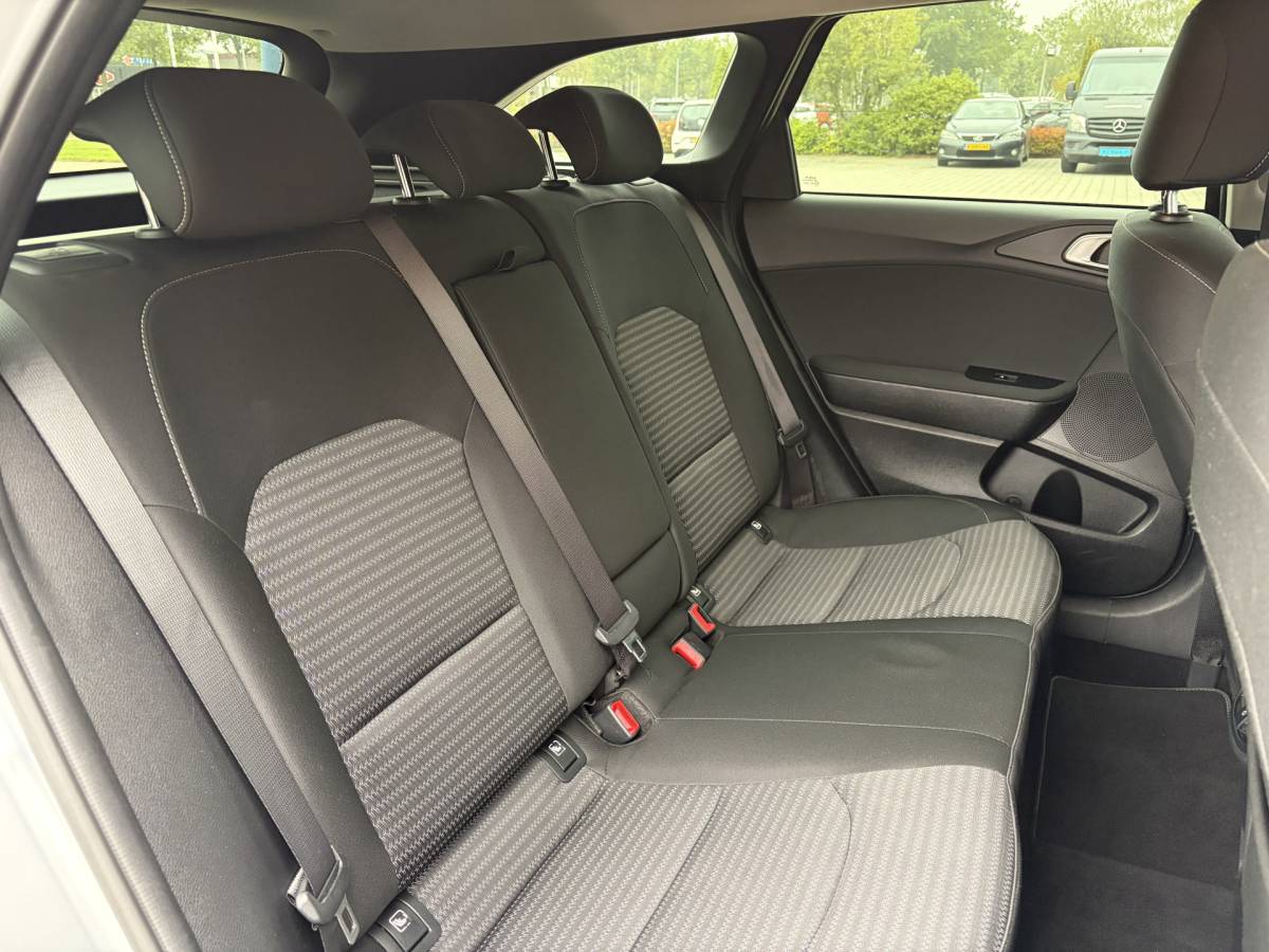Kia Ceed Sportswagon Kia Ceed Sportswagon 1.0 T-GDi DynamicLine | Camera | Carplay | Navi | Rijklaar met beurt & garantie!