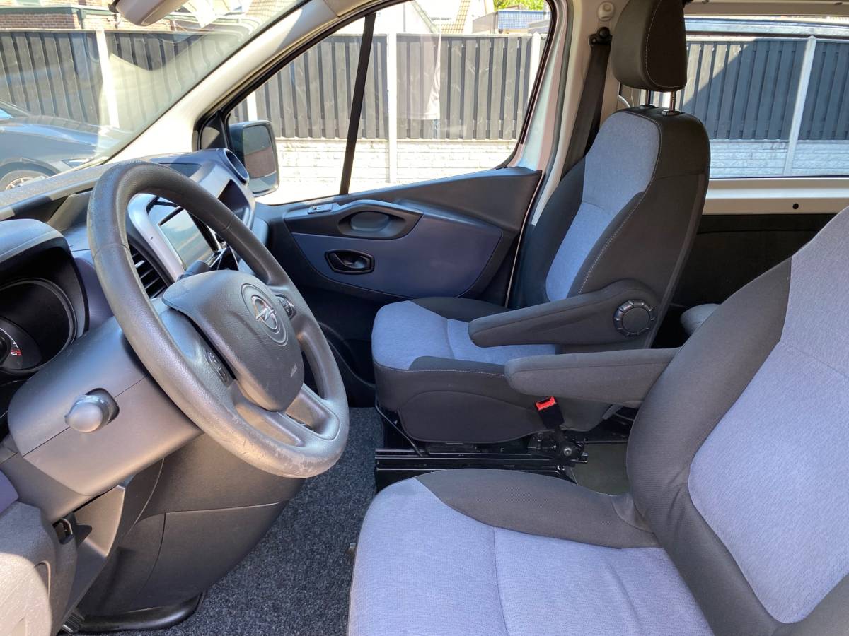 Opel Vivaro Opel Vivaro 1.6 CDTI L2H1 BI TURBO DUBBELE CABINE CRUISE CAMERA LED PDC TREKHAAK AIRCO