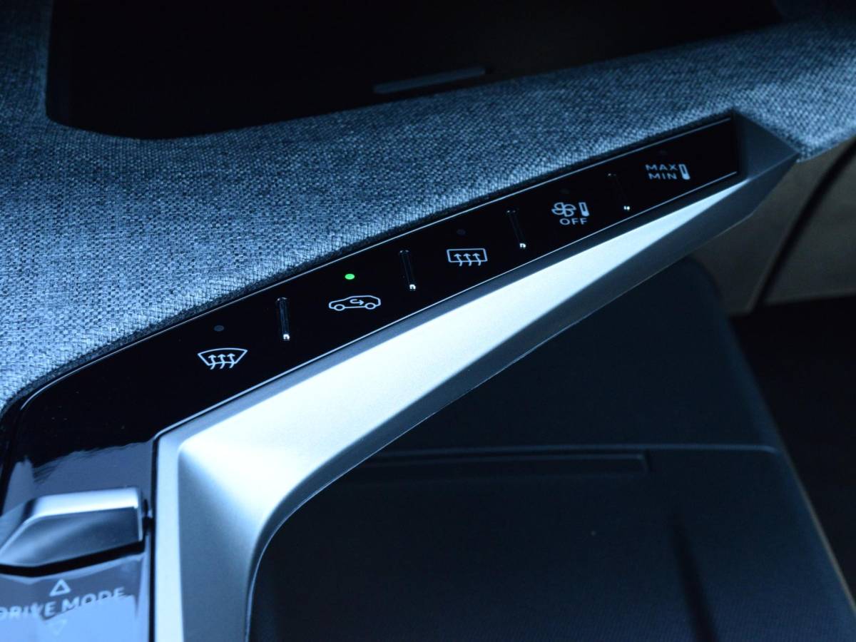 Peugeot 3008 Peugeot 3008 1.6 plug-in Hybrid 225 GT Exclusive l 360 camera l Schuif/ kanteldak l Elektrische AGR voorstoelen l