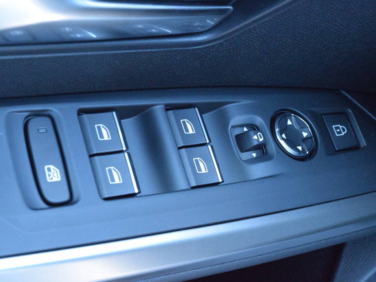 Peugeot 3008 Peugeot 3008 1.6 plug-in Hybrid 225 GT Exclusive l 360 camera l Schuif/ kanteldak l Elektrische AGR voorstoelen l
