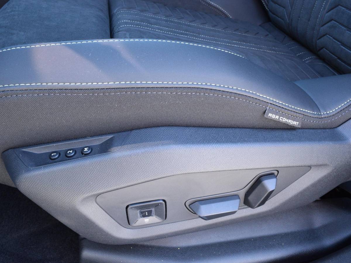 Peugeot 3008 Peugeot 3008 1.6 plug-in Hybrid 225 GT Exclusive l 360 camera l Schuif/ kanteldak l Elektrische AGR voorstoelen l