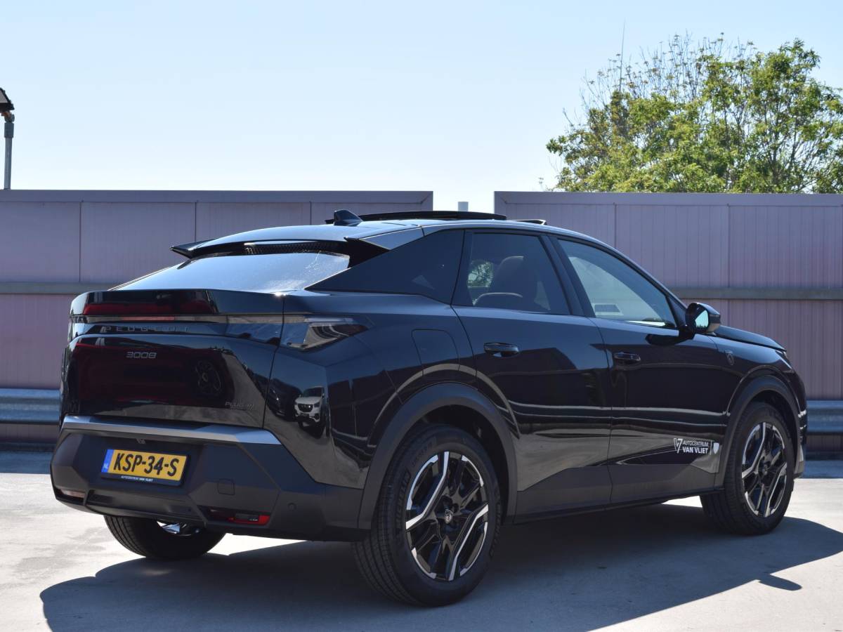 Peugeot 3008 Peugeot 3008 1.6 plug-in Hybrid 225 GT Exclusive l 360 camera l Schuif/ kanteldak l Elektrische AGR voorstoelen l