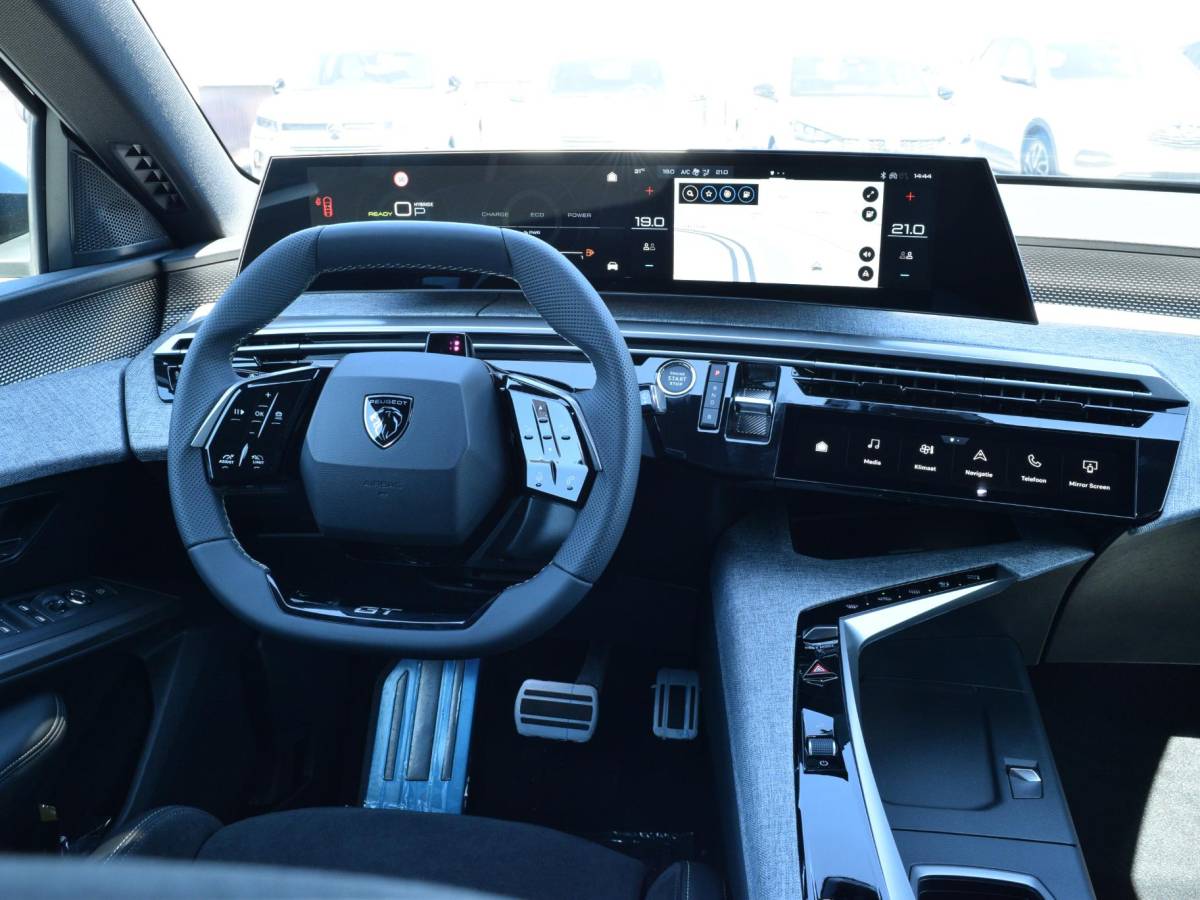 Peugeot 3008 Peugeot 3008 1.6 plug-in Hybrid 225 GT Exclusive l 360 camera l Schuif/ kanteldak l Elektrische AGR voorstoelen l