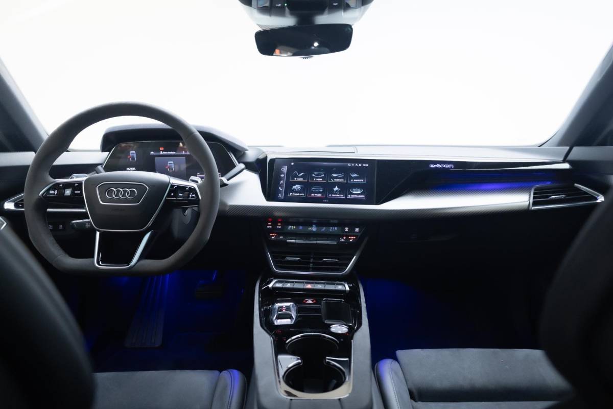 Audi e-tron GT Audi e-tron GT GT edition ZERO 93 kWh | Panoramadak | Sonomagroen | 21 inch |