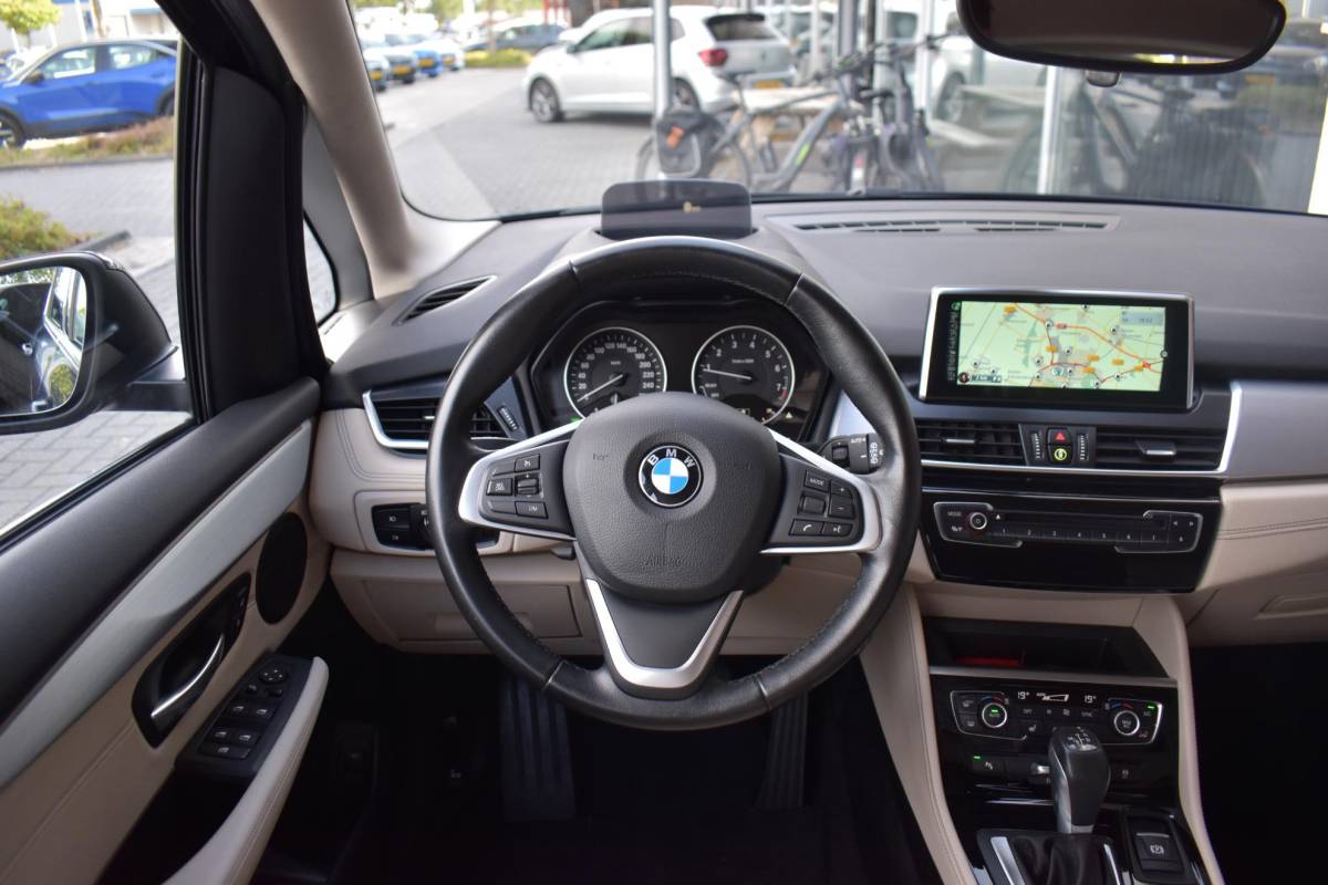 BMW 2 Serie BMW 2-serie Active Tourer 220i High Executive