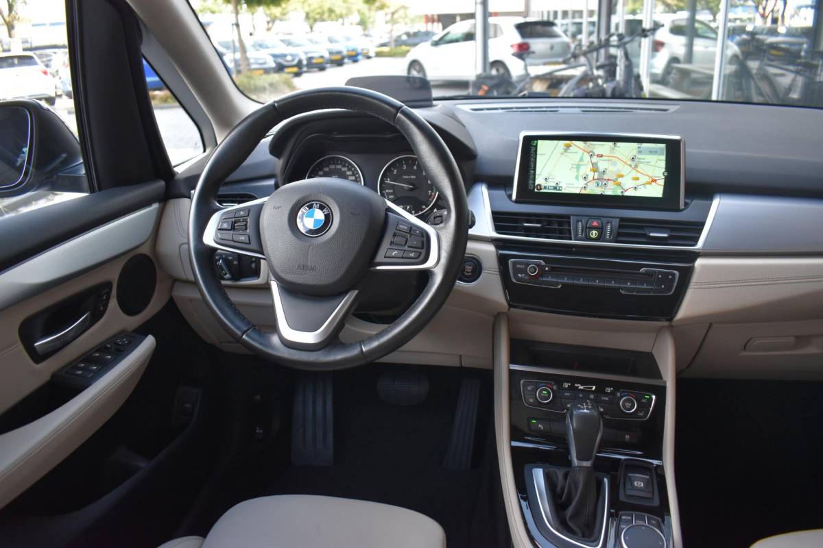 BMW 2 Serie BMW 2-serie Active Tourer 220i High Executive