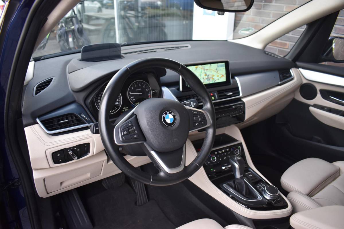 BMW 2 Serie BMW 2-serie Active Tourer 220i High Executive