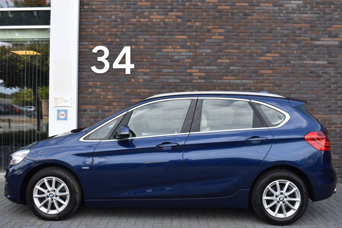 BMW 2 Serie BMW 2-serie Active Tourer 220i High Executive