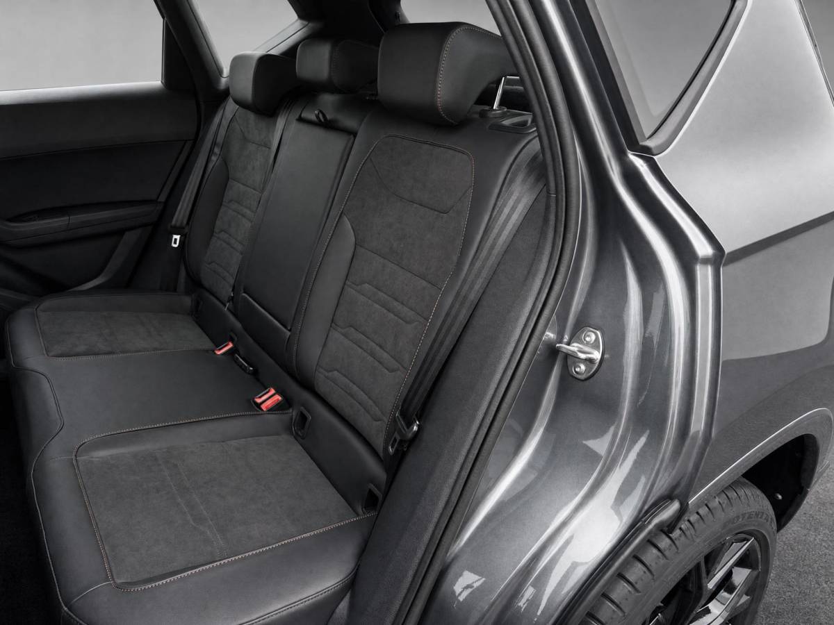 SEAT Ateca SEAT Ateca FR Business Intense 1.5 TSI 110 kW / 150 PK SUV 7 versn. DSG |  Safe and driving package XL | 5000,- Euro herwaardering!!
