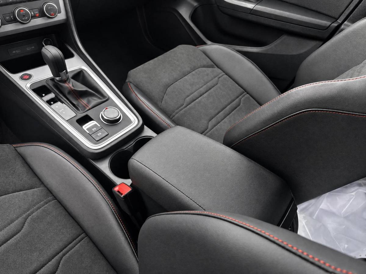 SEAT Ateca SEAT Ateca FR Business Intense 1.5 TSI 110 kW / 150 PK SUV 7 versn. DSG |  Safe and driving package XL | 5000,- Euro herwaardering!!