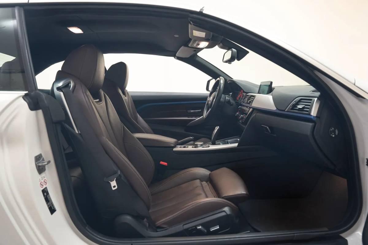 BMW 4 Serie BMW 4-serie CABRIO 420i M Sport High Executive Aut. [ Elektrisch verstelbare stoelen Head-up Keyless Memory seats ]