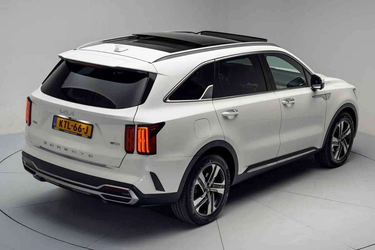 Kia Sorento Kia Sorento 1.6 T-GDI PHEV AWD ExecutiveLine Aut. 7 pers. [ Panoramadak Leder Stuur-&stoelverwarming ]