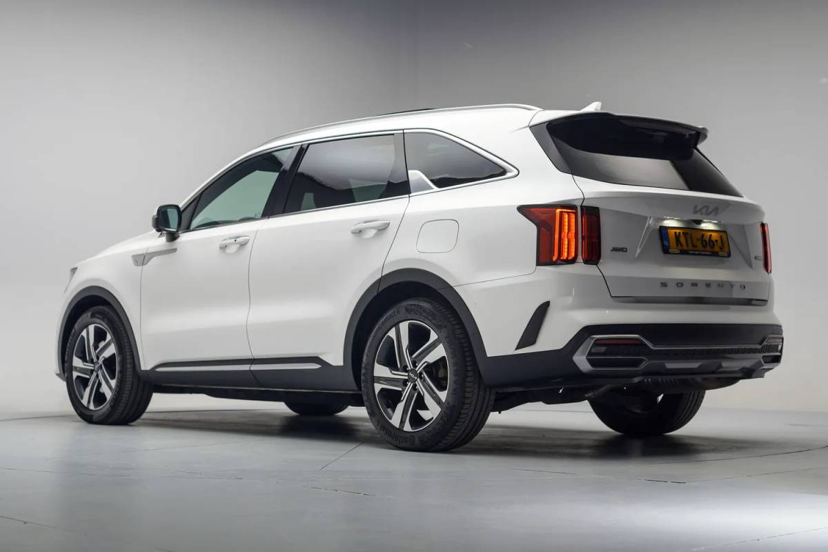 Kia Sorento Kia Sorento 1.6 T-GDI PHEV AWD ExecutiveLine Aut. 7 pers. [ Panoramadak Leder Stuur-&stoelverwarming ]