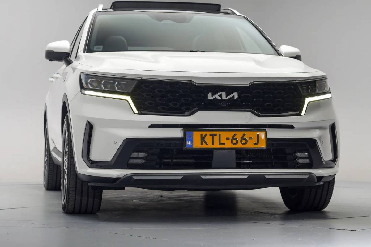 Kia Sorento Kia Sorento 1.6 T-GDI PHEV AWD ExecutiveLine Aut. 7 pers. [ Panoramadak Leder Stuur-&stoelverwarming ]