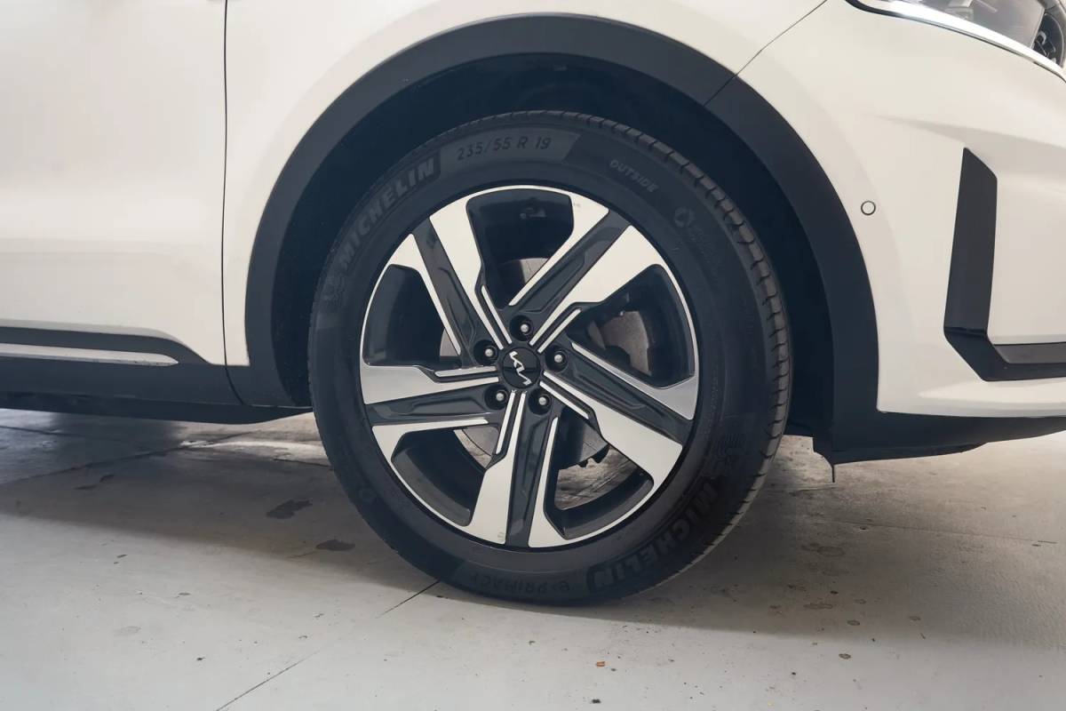 Kia Sorento Kia Sorento 1.6 T-GDI PHEV AWD ExecutiveLine Aut. 7 pers. [ Panoramadak Leder Stuur-&stoelverwarming ]