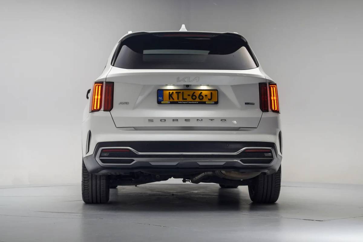 Kia Sorento Kia Sorento 1.6 T-GDI PHEV AWD ExecutiveLine Aut. 7 pers. [ Panoramadak Leder Stuur-&stoelverwarming ]