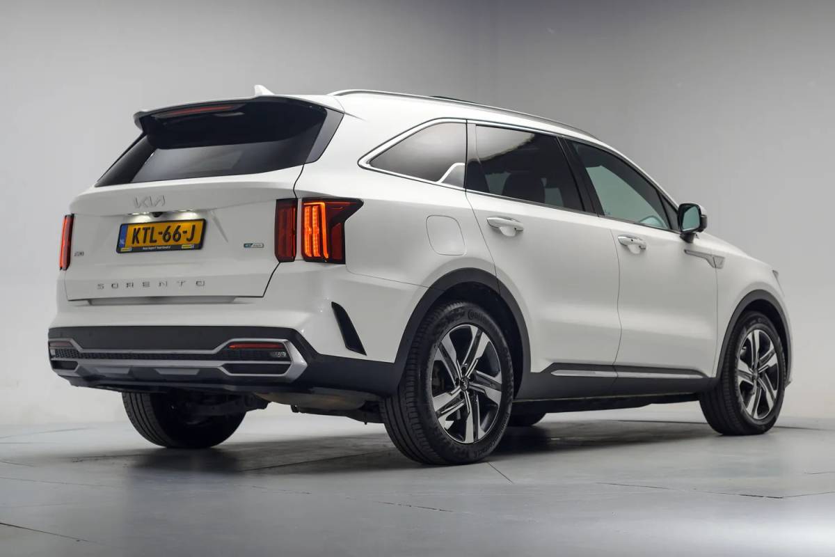 Kia Sorento Kia Sorento 1.6 T-GDI PHEV AWD ExecutiveLine Aut. 7 pers. [ Panoramadak Leder Stuur-&stoelverwarming ]