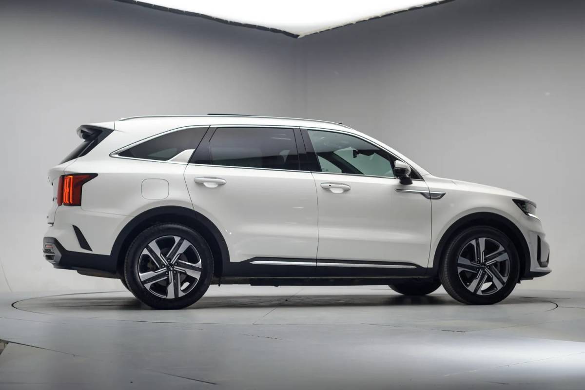 Kia Sorento Kia Sorento 1.6 T-GDI PHEV AWD ExecutiveLine Aut. 7 pers. [ Panoramadak Leder Stuur-&stoelverwarming ]