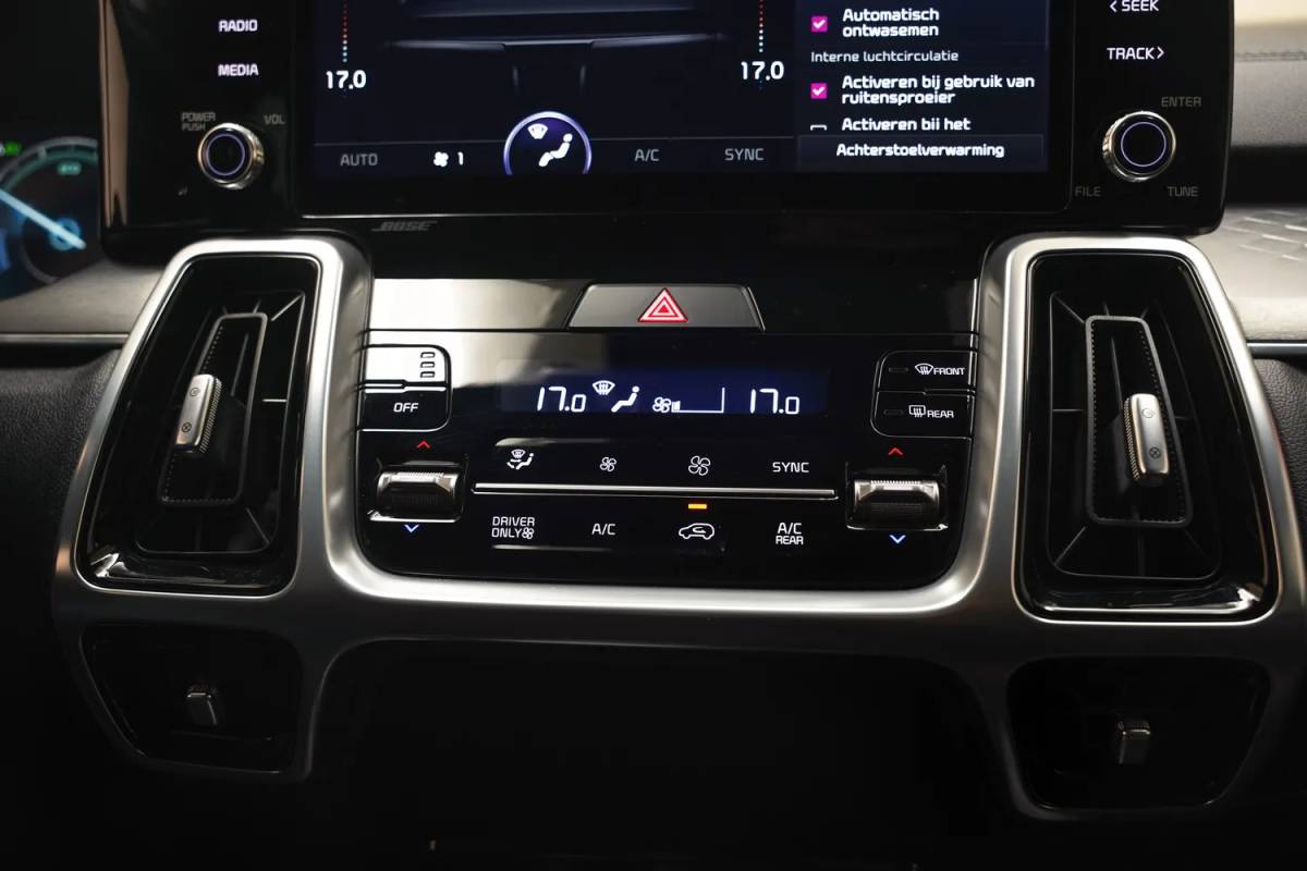 Kia Sorento Kia Sorento 1.6 T-GDI PHEV AWD ExecutiveLine Aut. 7 pers. [ Panoramadak Leder Stuur-&stoelverwarming ]