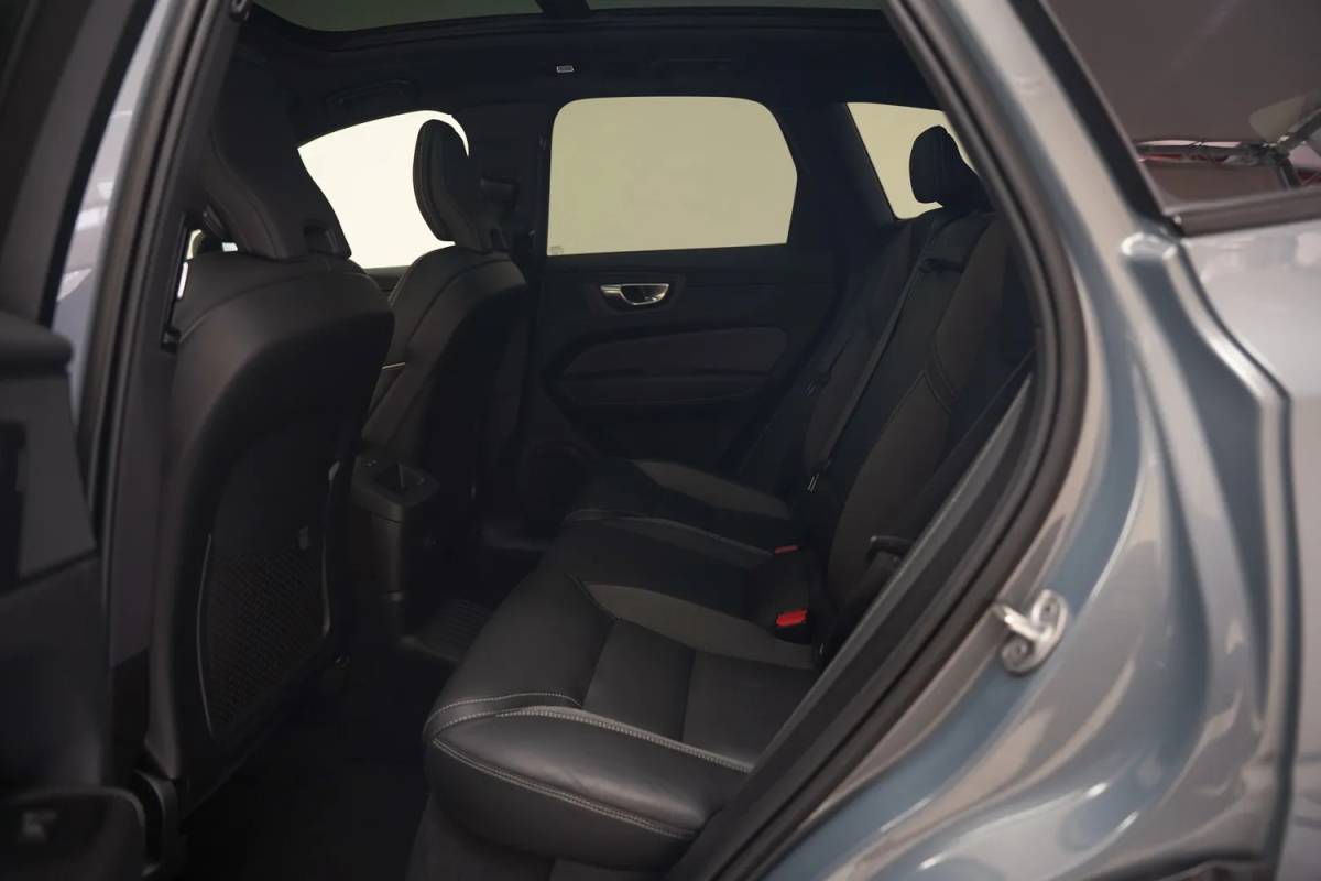 Volvo XC60 Volvo XC60 2.0 T6 AWD Recharge Ultimate Dark [ Panorama Leder Harman/Kardon Stuur-&Stoelverwarming Trekhaak ]