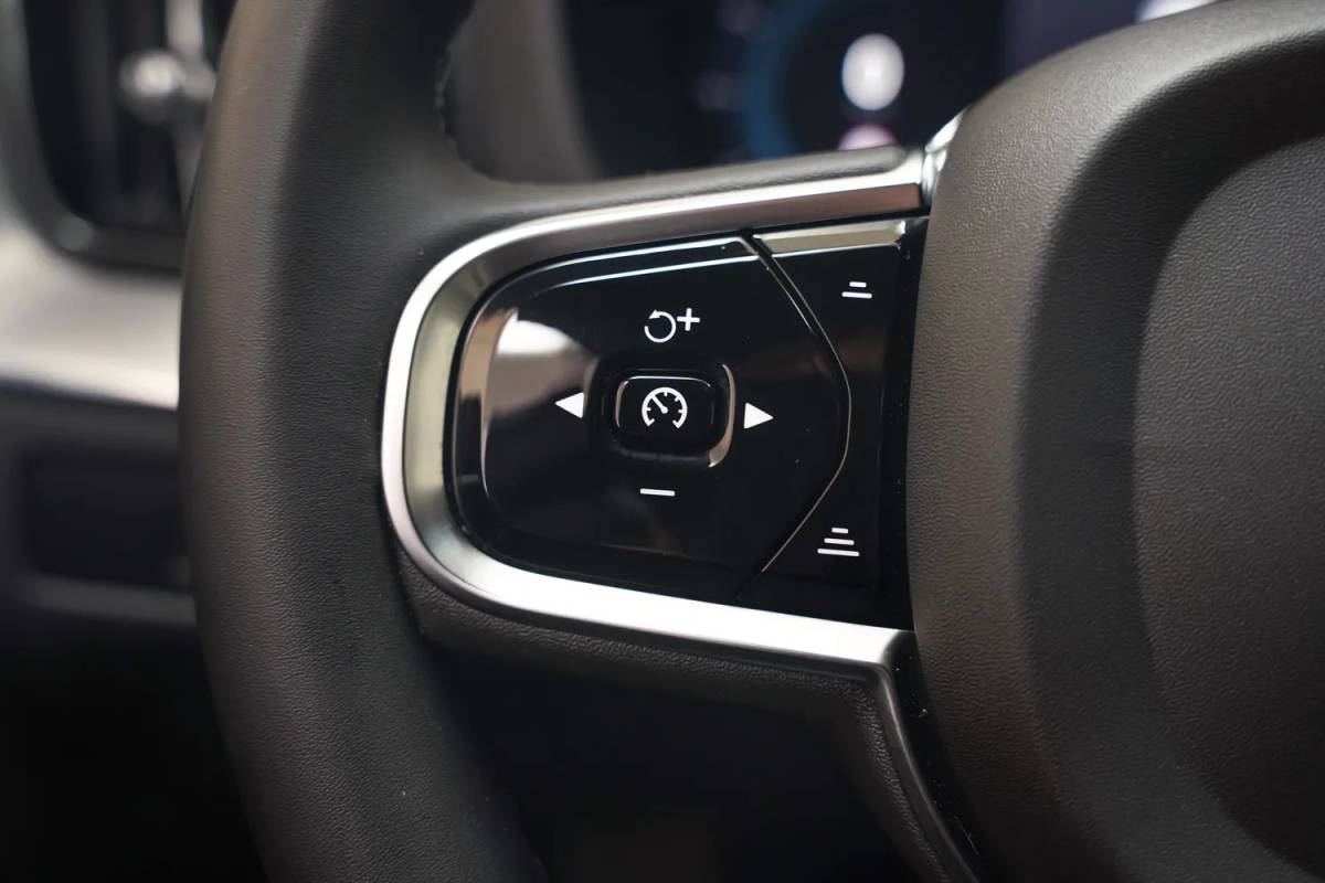 Volvo XC60 Volvo XC60 2.0 T6 AWD Recharge Ultimate Dark [ Panorama Leder Harman/Kardon Stuur-&Stoelverwarming Trekhaak ]
