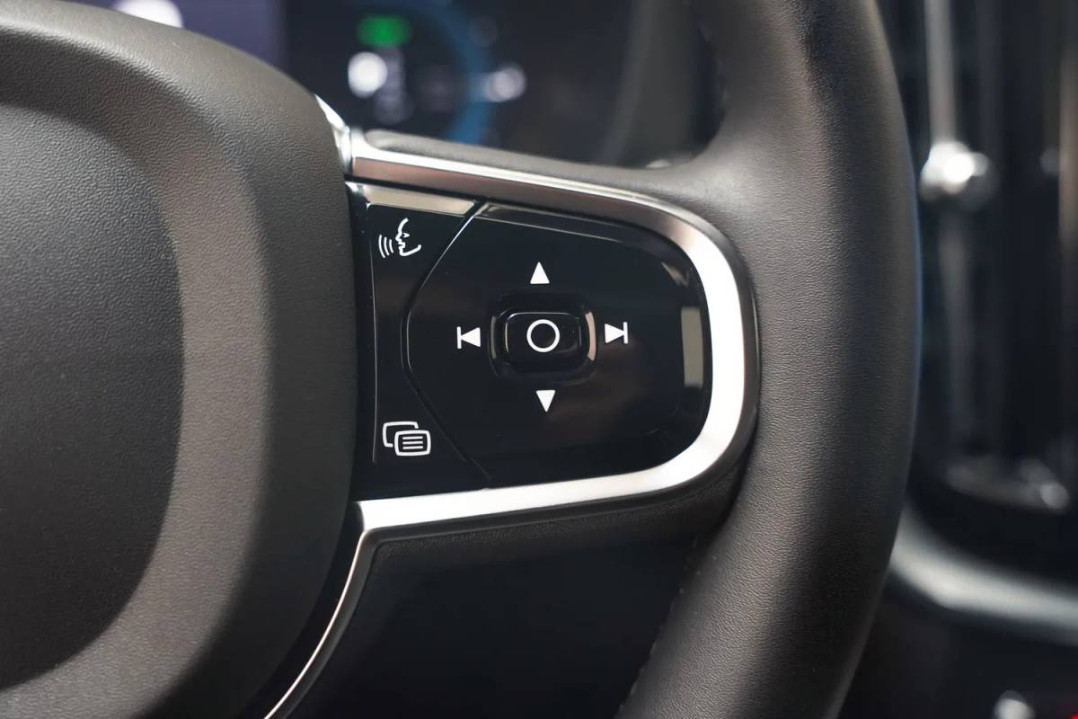 Volvo XC60 Volvo XC60 2.0 T6 AWD Recharge Ultimate Dark [ Panorama Leder Harman/Kardon Stuur-&Stoelverwarming Trekhaak ]