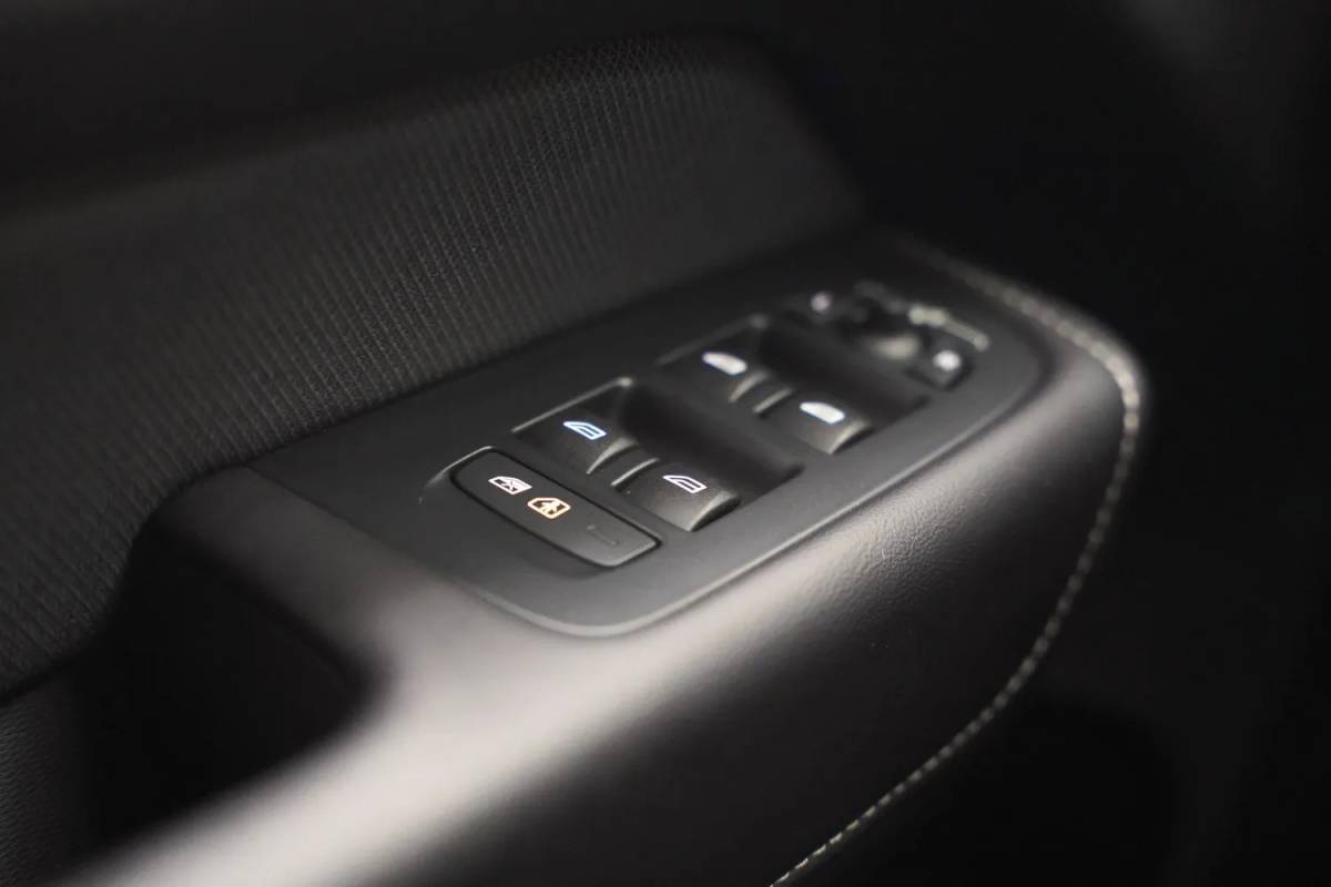 Volvo XC60 Volvo XC60 2.0 T6 AWD Recharge Ultimate Dark [ Panorama Leder Harman/Kardon Stuur-&Stoelverwarming Trekhaak ]