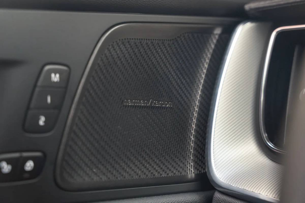 Volvo XC60 Volvo XC60 2.0 T6 AWD Recharge Ultimate Dark [ Panorama Leder Harman/Kardon Stuur-&Stoelverwarming Trekhaak ]