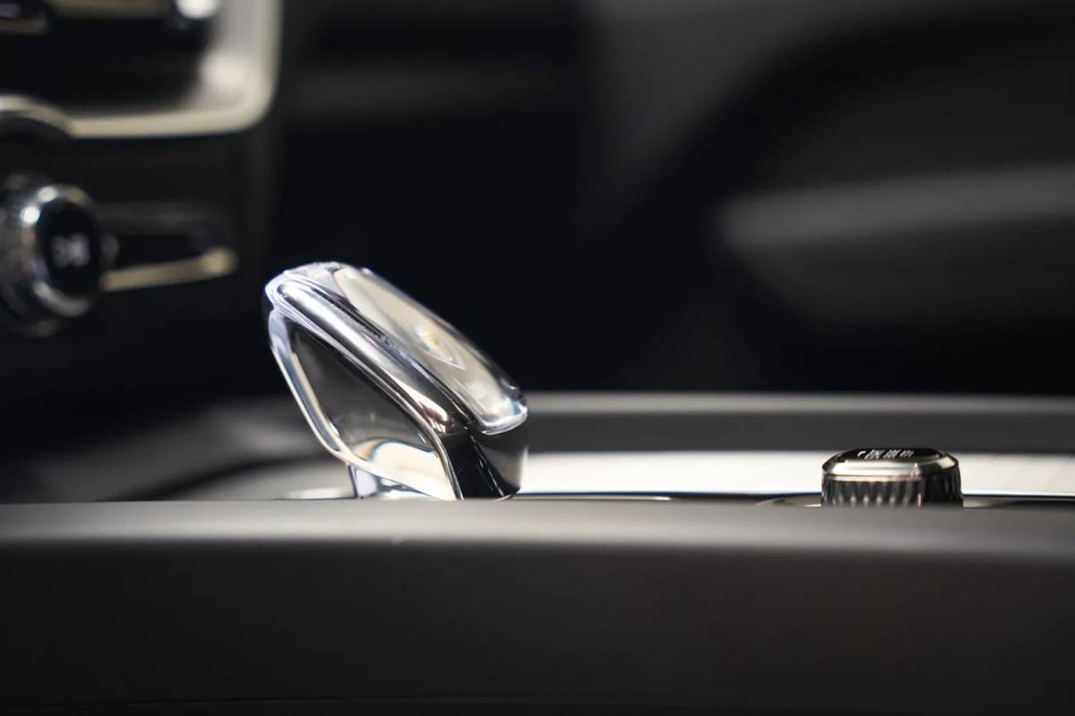 Volvo XC60 Volvo XC60 2.0 T6 AWD Recharge Ultimate Dark [ Panorama Leder Harman/Kardon Stuur-&Stoelverwarming Trekhaak ]