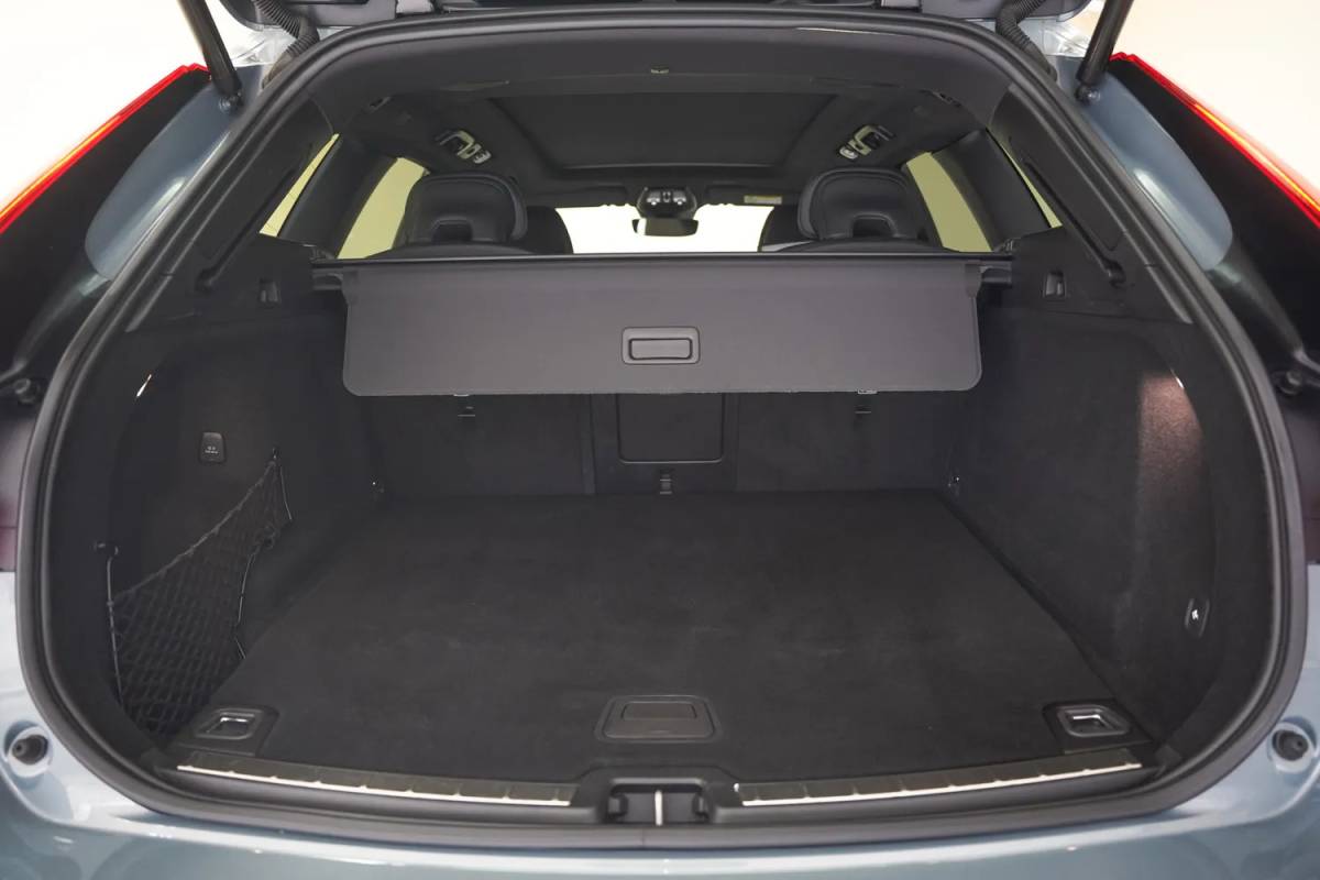 Volvo XC60 Volvo XC60 2.0 T6 AWD Recharge Ultimate Dark [ Panorama Leder Harman/Kardon Stuur-&Stoelverwarming Trekhaak ]