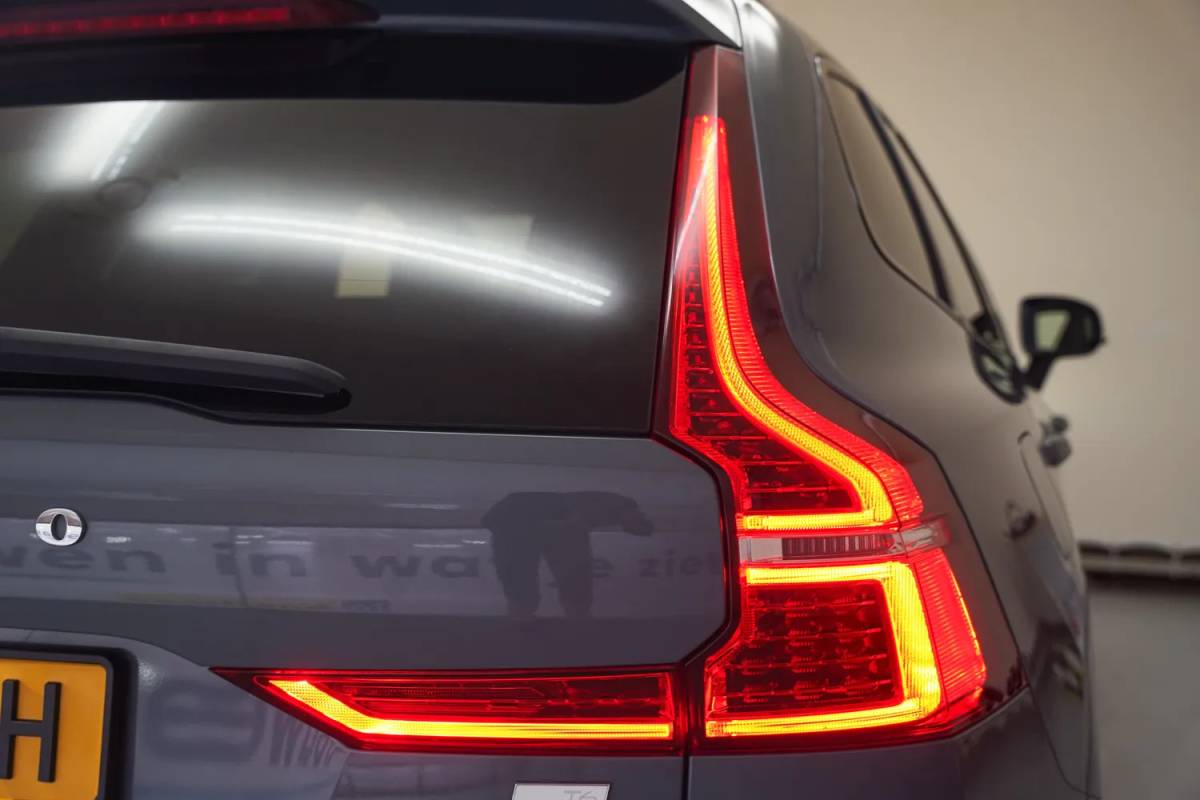 Volvo XC60 Volvo XC60 2.0 T6 AWD Recharge Ultimate Dark [ Panorama Leder Harman/Kardon Stuur-&Stoelverwarming Trekhaak ]