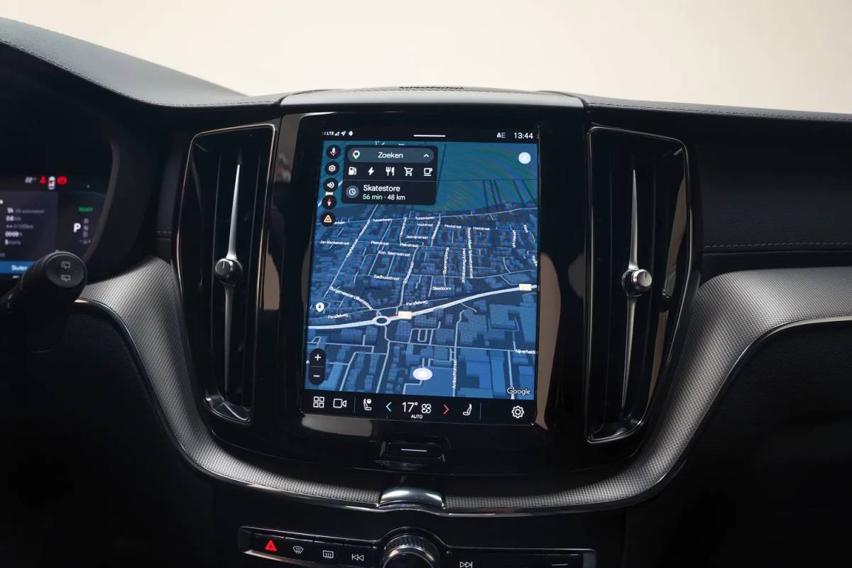 Volvo XC60 Volvo XC60 2.0 T6 AWD Recharge Ultimate Dark [ Panorama Leder Harman/Kardon Stuur-&Stoelverwarming Trekhaak ]