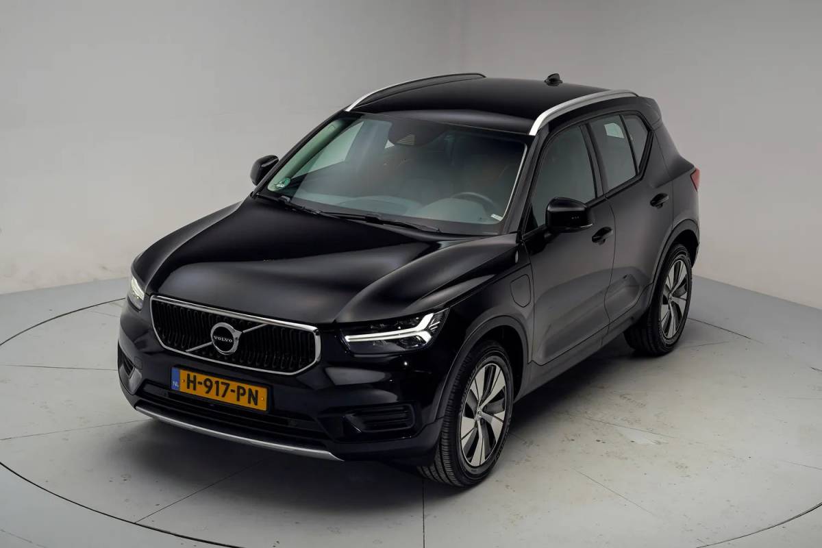 Volvo XC40 Volvo XC40 T5 Twin Engine Momentum Pro [ LED Navi Leder Trekhaak ]
