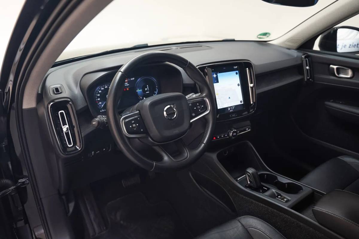 Volvo XC40 Volvo XC40 T5 Twin Engine Momentum Pro [ LED Navi Leder Trekhaak ]