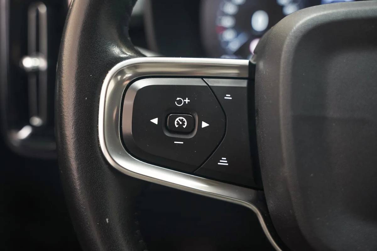 Volvo XC40 Volvo XC40 T5 Twin Engine Momentum Pro [ LED Navi Leder Trekhaak ]