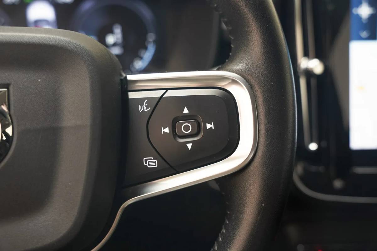 Volvo XC40 Volvo XC40 T5 Twin Engine Momentum Pro [ LED Navi Leder Trekhaak ]