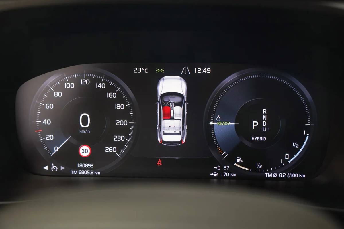 Volvo XC40 Volvo XC40 T5 Twin Engine Momentum Pro [ LED Navi Leder Trekhaak ]