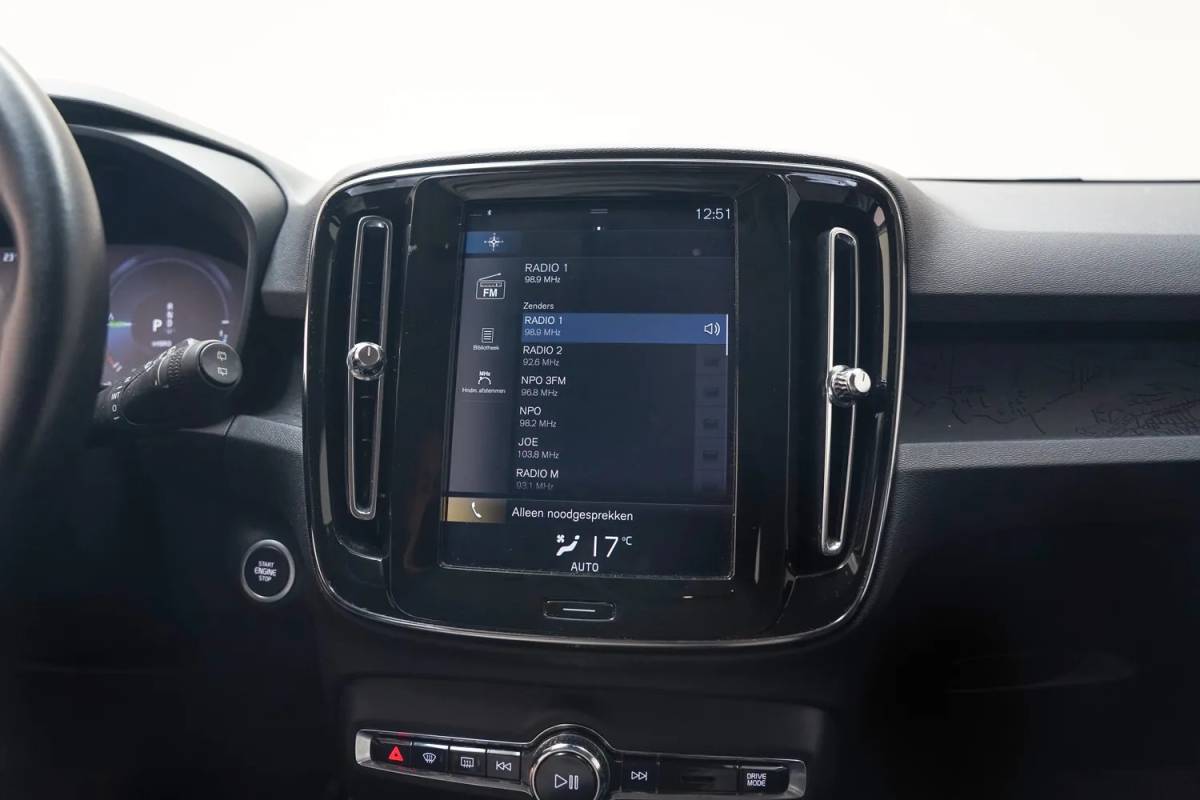 Volvo XC40 Volvo XC40 T5 Twin Engine Momentum Pro [ LED Navi Leder Trekhaak ]