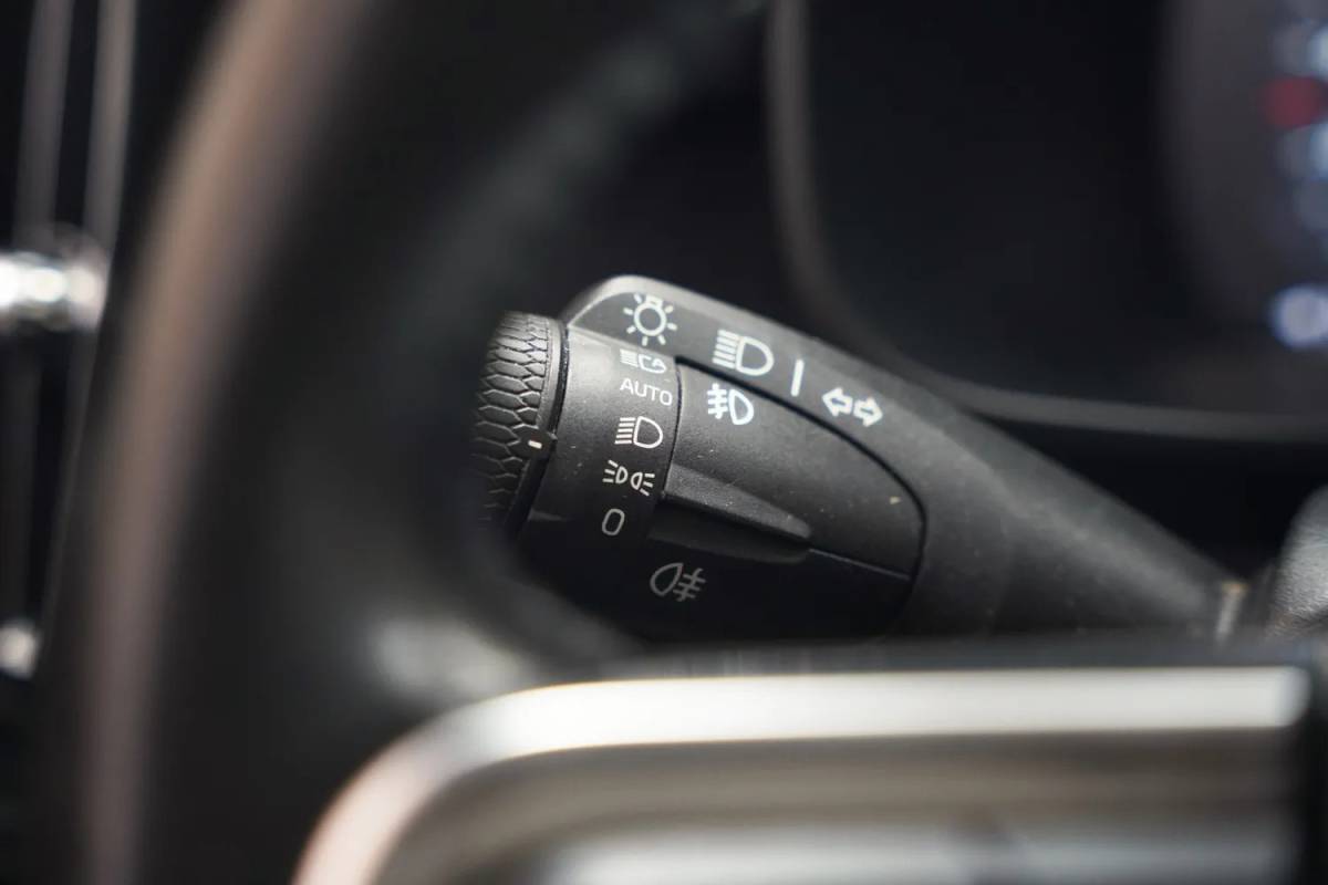 Volvo XC40 Volvo XC40 T5 Twin Engine Momentum Pro [ LED Navi Leder Trekhaak ]