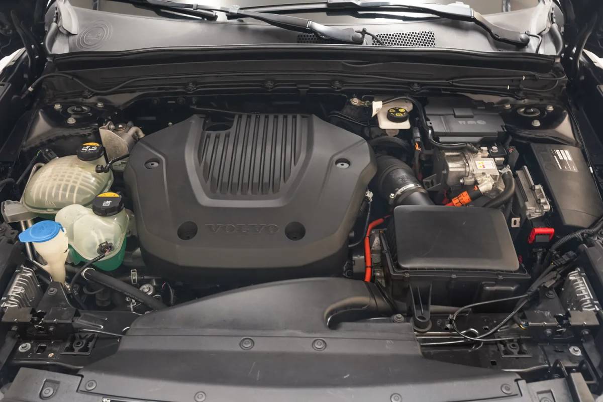 Volvo XC40 Volvo XC40 T5 Twin Engine Momentum Pro [ LED Navi Leder Trekhaak ]