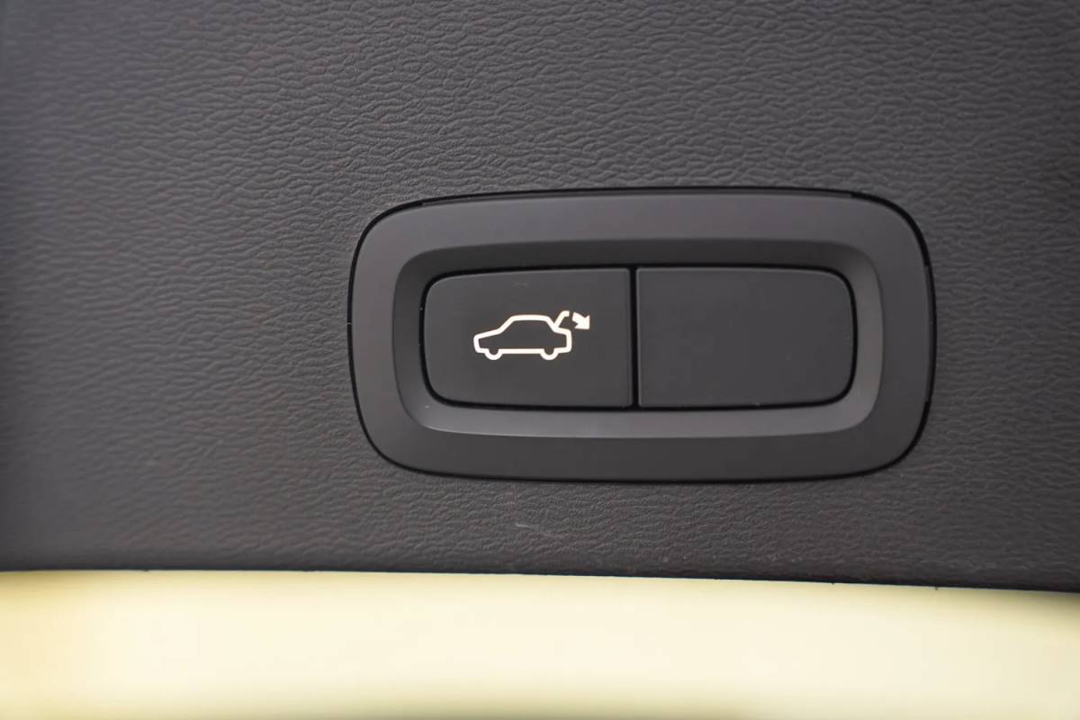 Volvo XC40 Volvo XC40 T5 Twin Engine Momentum Pro [ LED Navi Leder Trekhaak ]