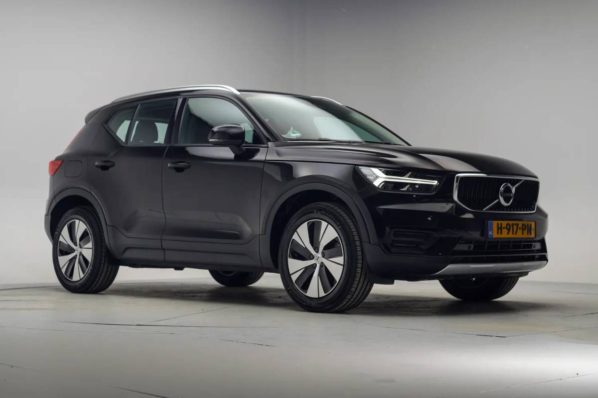 Volvo XC40 Volvo XC40 T5 Twin Engine Momentum Pro [ LED Navi Leder Trekhaak ]