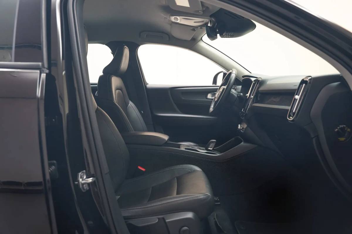 Volvo XC40 Volvo XC40 T5 Twin Engine Momentum Pro [ LED Navi Leder Trekhaak ]