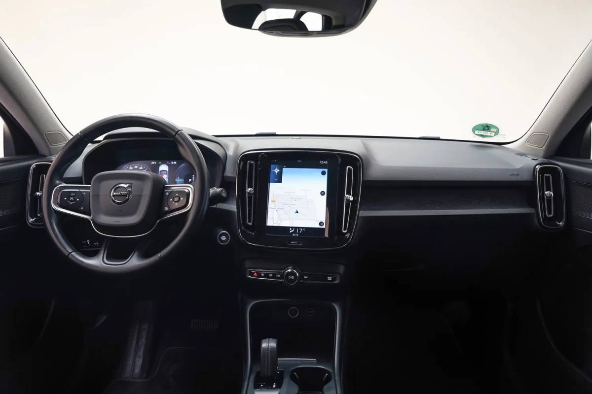 Volvo XC40 Volvo XC40 T5 Twin Engine Momentum Pro [ LED Navi Leder Trekhaak ]