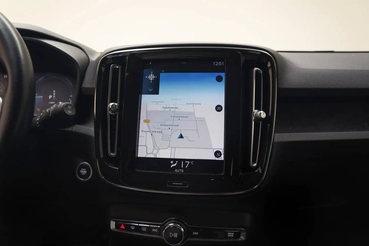 Volvo XC40 Volvo XC40 T5 Twin Engine Momentum Pro [ LED Navi Leder Trekhaak ]