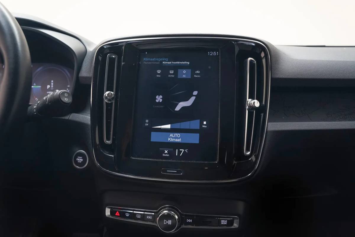 Volvo XC40 Volvo XC40 T5 Twin Engine Momentum Pro [ LED Navi Leder Trekhaak ]