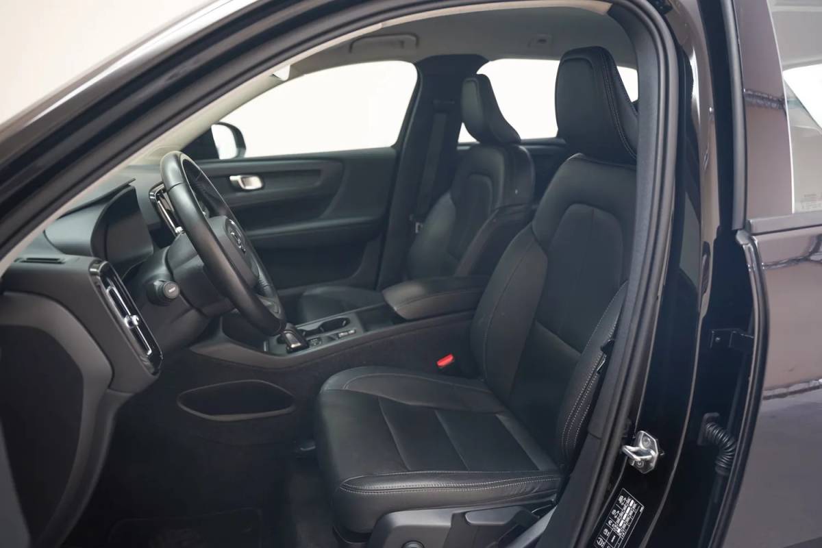 Volvo XC40 Volvo XC40 T5 Twin Engine Momentum Pro [ LED Navi Leder Trekhaak ]