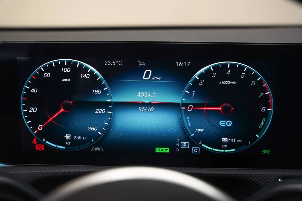 Mercedes-Benz A-Klasse Mercedes-Benz A-Klasse 250e Luxury Line Aut. [ Navi Sfeerverlichting Trekhaak Camera ]